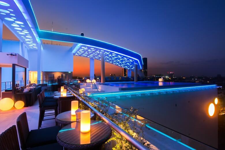 Sun & Moon, Urban Hotel
