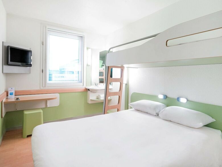 Hotel Ibis Budget Paris Porte De Montmartre