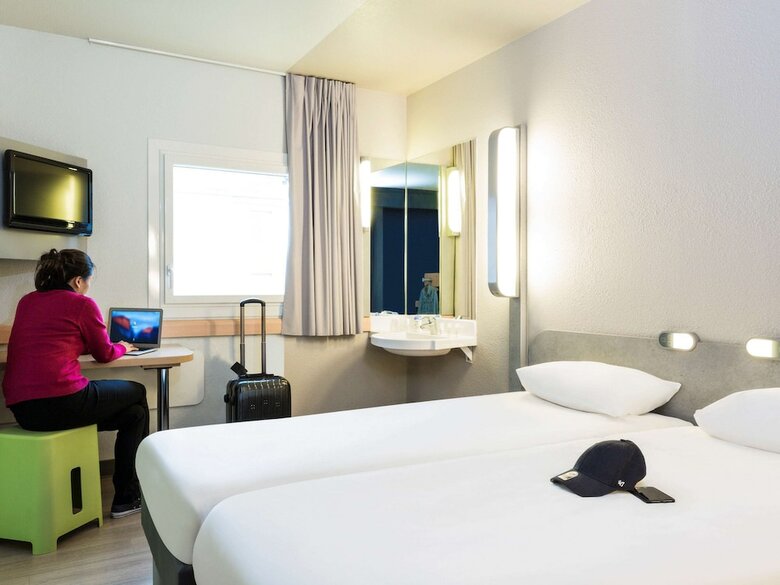 Hotel Ibis Budget Paris Porte De Montmartre