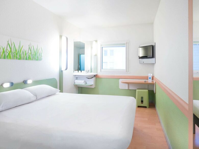 Hotel Ibis Budget Paris Porte De Montmartre