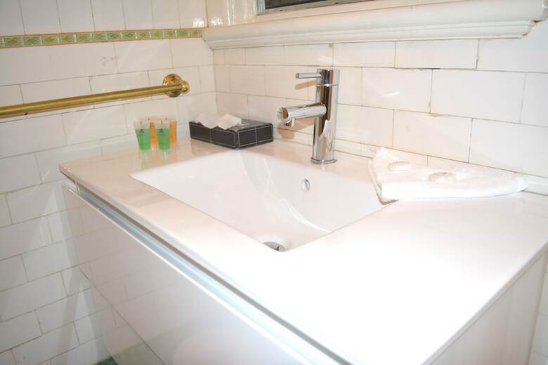 Hostal Como Court By Crest