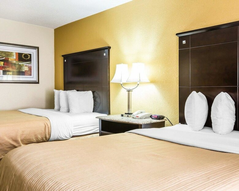Hotel Quality Inn & Suites Airpark East