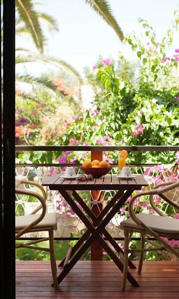 Aparthotel Nikolas Suites