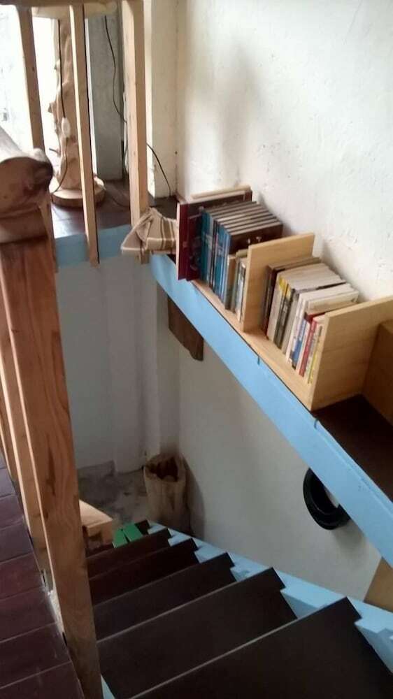 Bed & Breakfast Tree Element