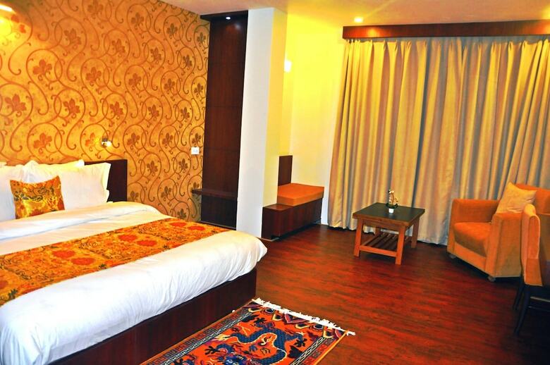 Hotel The Golden Crest