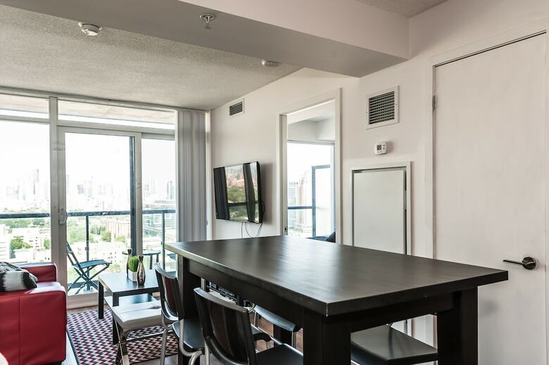 Life Suites Soho 2 Bed | 2 Bath Cn Tower View