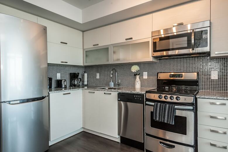 Life Suites Soho 2 Bed | 2 Bath Cn Tower View