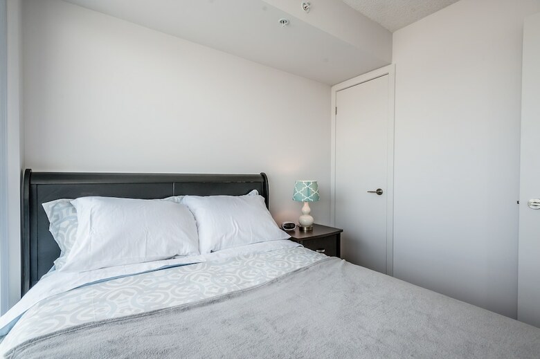 Life Suites Soho 2 Bed | 2 Bath Cn Tower View