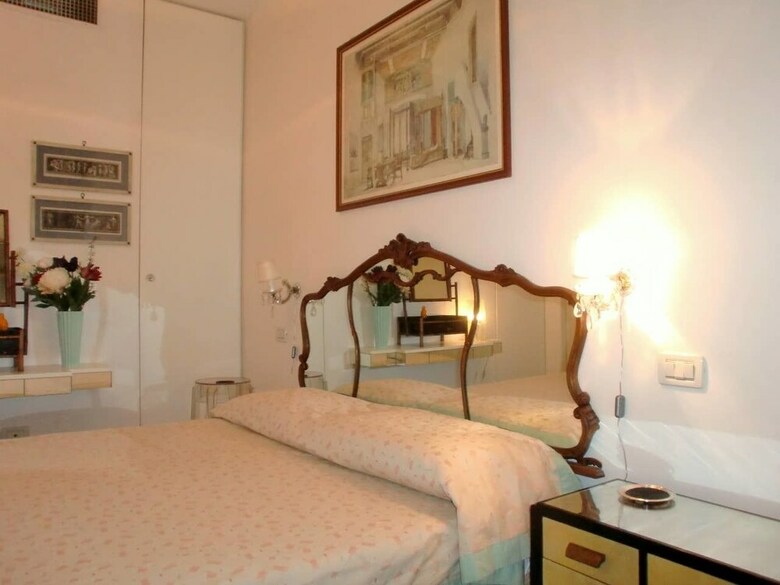 Grimaldi Apartments - Hermitage