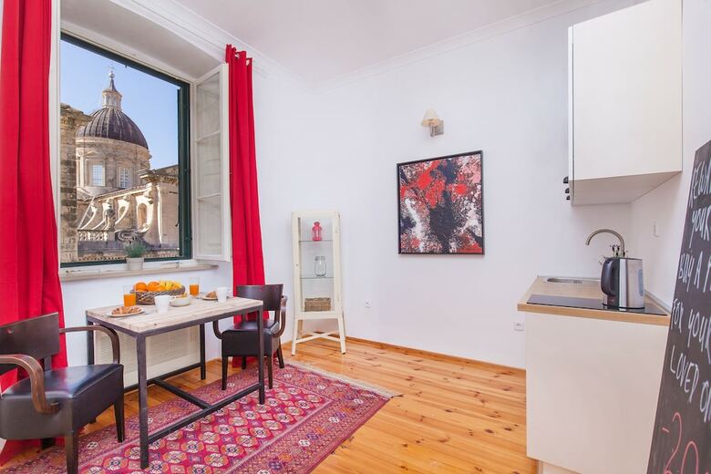 Old Town Apartments By Irundo