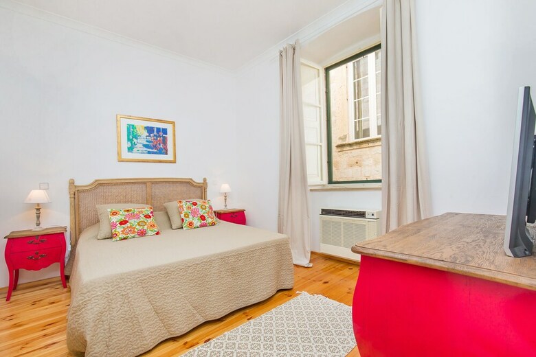 Old Town Apartments By Irundo