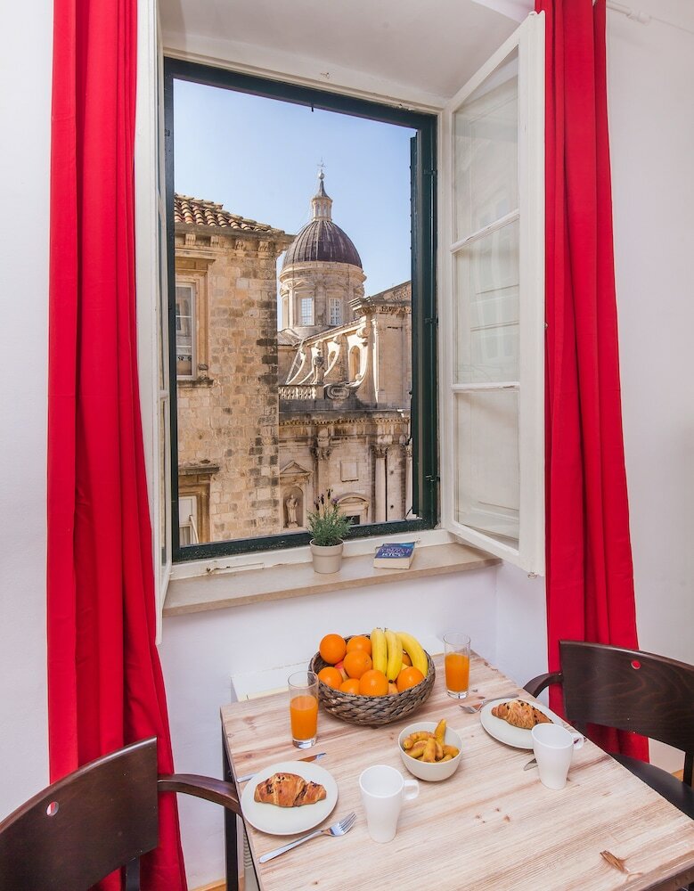 Old Town Apartments By Irundo