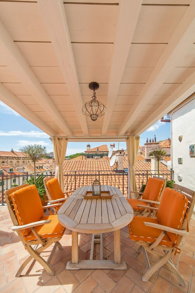 Old Town Apartments By Irundo