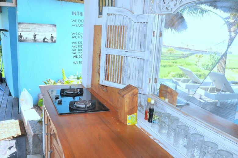 Hotel Dikaloha Medewi Surfcamp