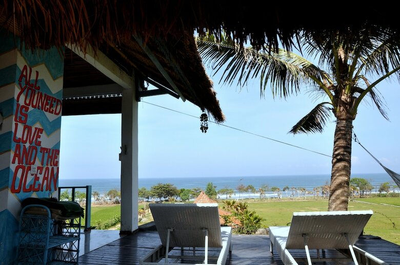 Hotel Dikaloha Medewi Surfcamp