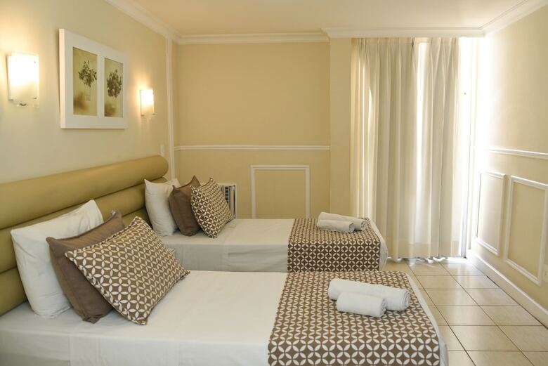Hotel Village Icara�