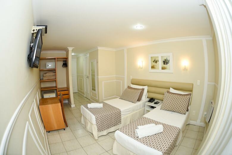Hotel Village Icara�