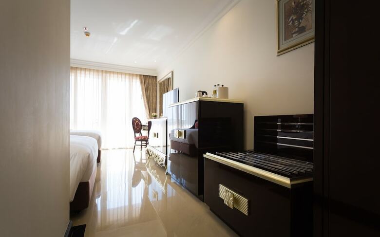 Hotel Lk President