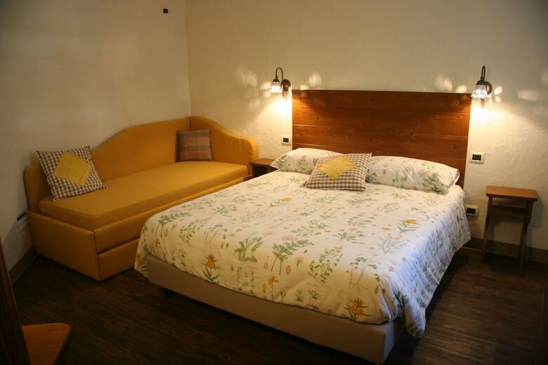 Hostal Ostello Del Castello Tirano