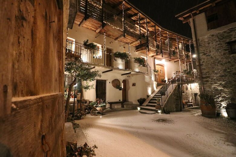 Hostal Ostello Del Castello Tirano