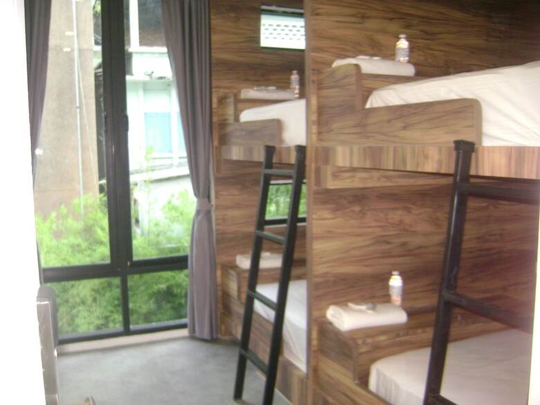 Hostal Rezt Bangkok - Hostel