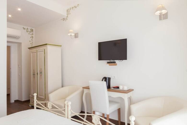 Hotel Donna Margherita Rome Suite & Rooms