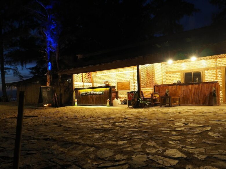 Hotel Eco Lanta Hideaway Beach Resort