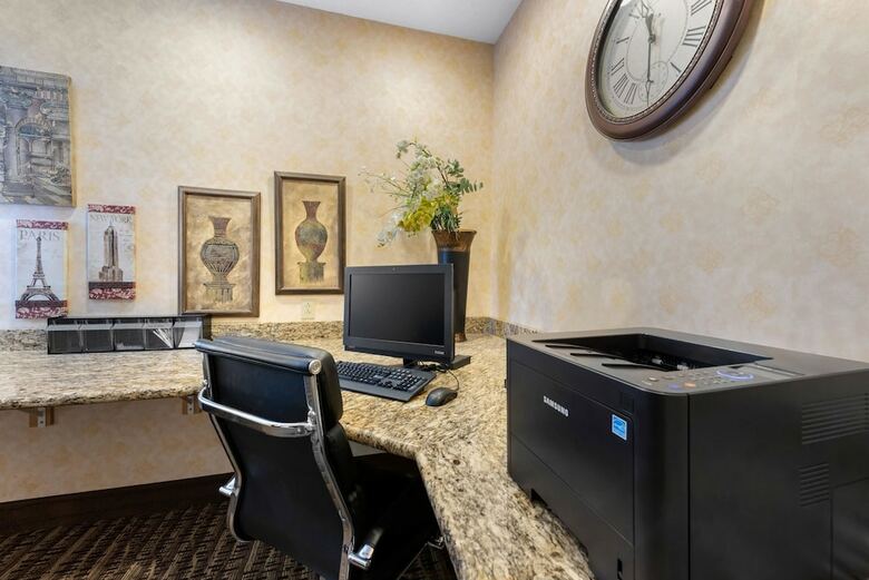 Hotel Comfort Suites Findlay I-75