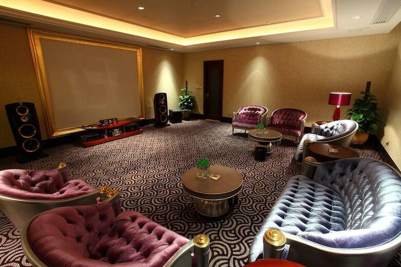 Royal Mediterranean Hotel