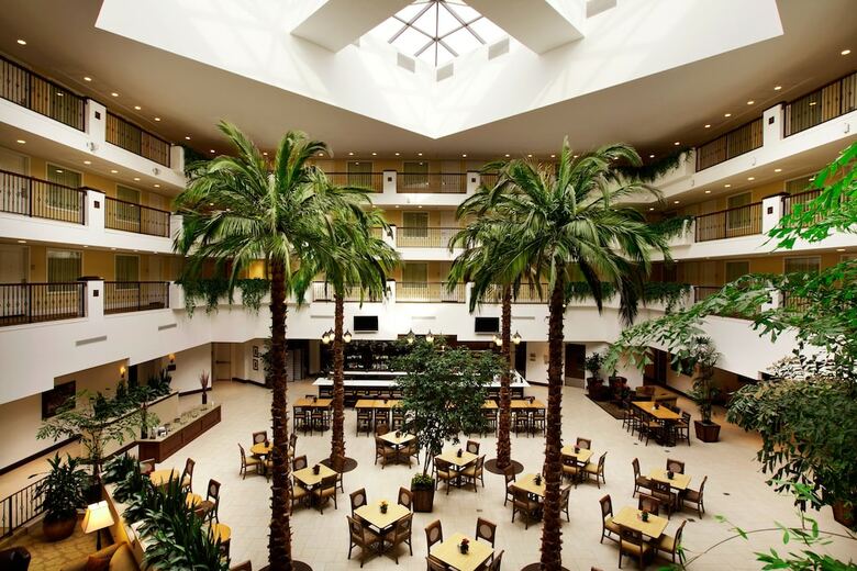 Embassy Suites La Quinta Hotel & Spa