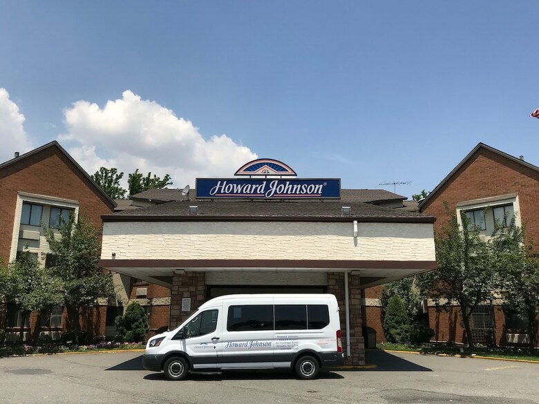 Howard Johnson Hotel By Wyndham Newark Airport