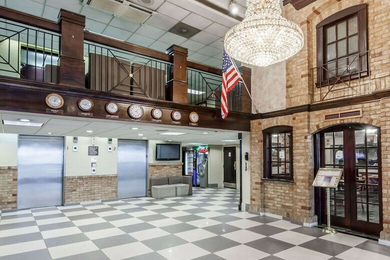 Howard Johnson Hotel By Wyndham Newark Airport