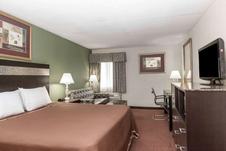 Howard Johnson Hotel By Wyndham Newark Airport