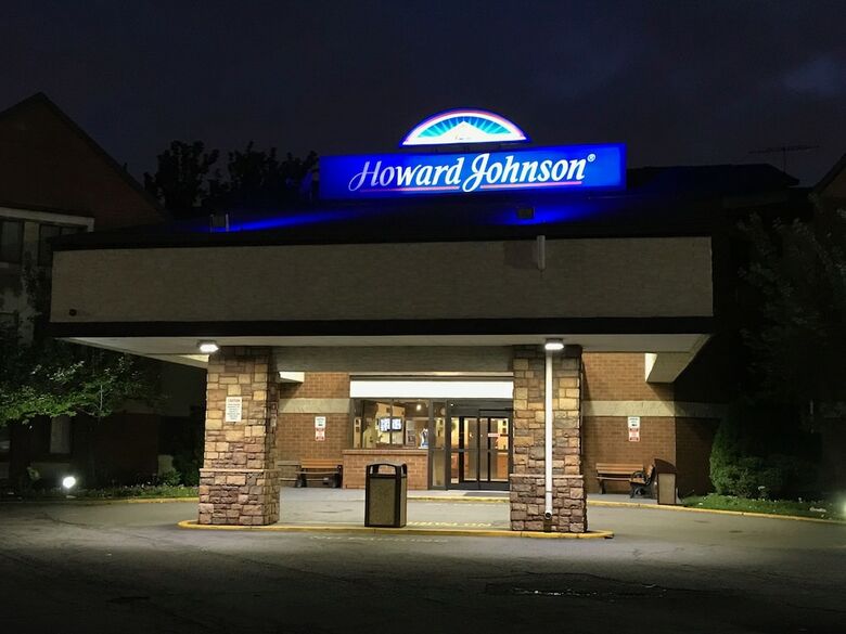 Howard Johnson Hotel By Wyndham Newark Airport
