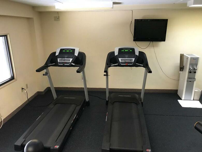 Howard Johnson Hotel By Wyndham Newark Airport