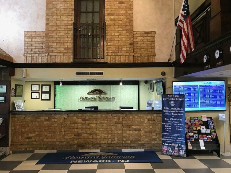 Howard Johnson Hotel By Wyndham Newark Airport