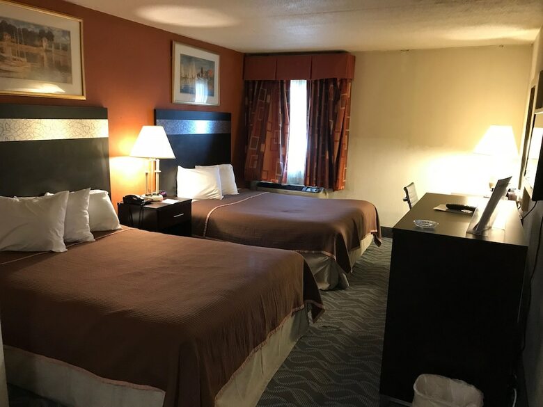 Howard Johnson Hotel By Wyndham Newark Airport