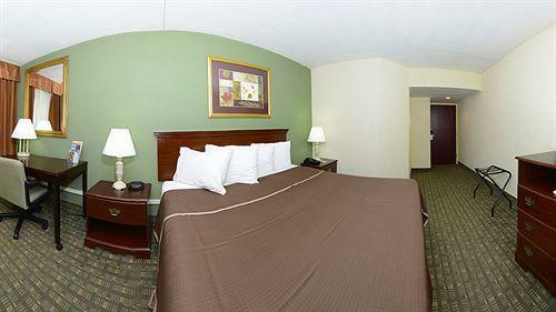 Howard Johnson Hotel By Wyndham Newark Airport