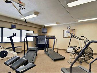Howard Johnson Hotel By Wyndham Newark Airport