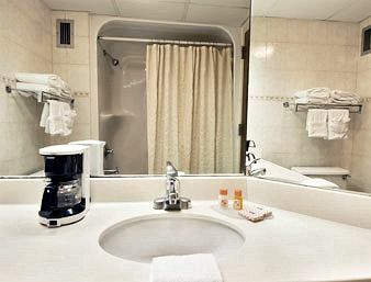 Howard Johnson Hotel By Wyndham Newark Airport