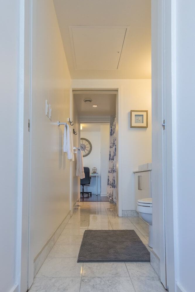 Aoc Suites - High-rise Condo - Cn Tower / Lake View