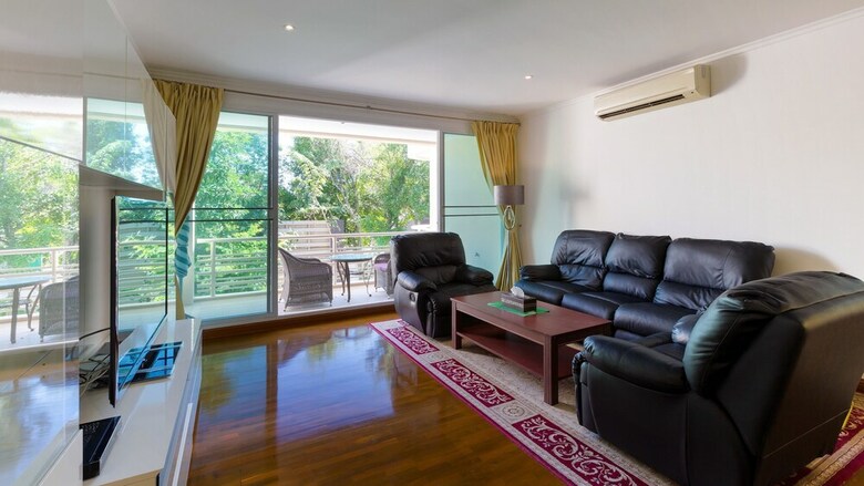 Baan Sanpleon Beachfront Condominium