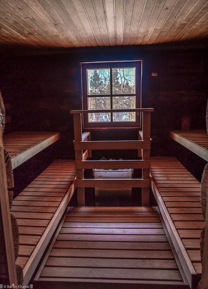 Hotel Log House Kuukkeli Teerenpes�
