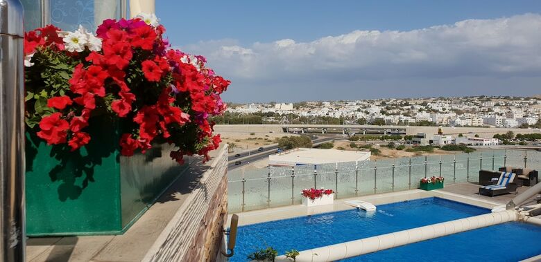 Aparthotel Coral Muscat Hotel & Apartment
