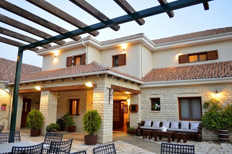 Lakmos Hotel