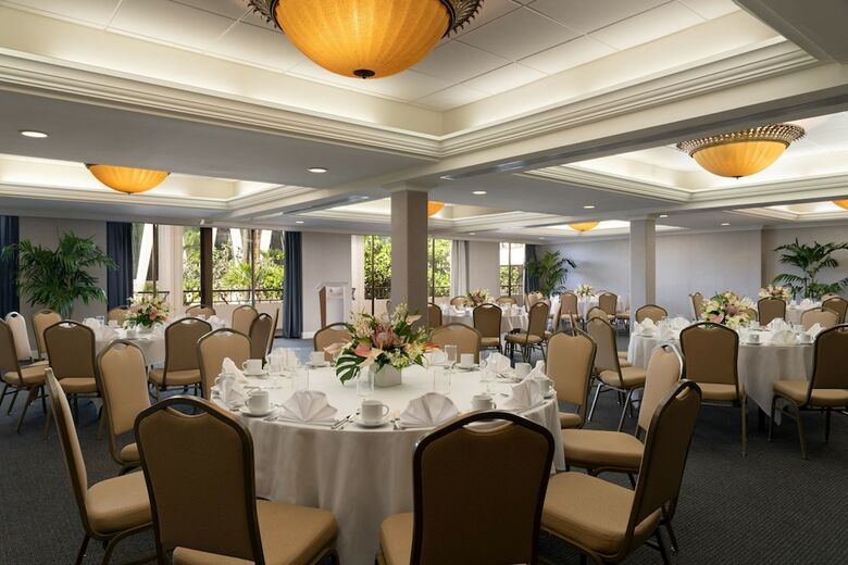 Hotel Waikiki Beach Marriott Resort & Spa