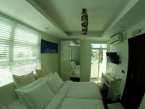 Airport Beach Hotel