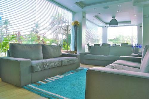 Airport Beach Hotel