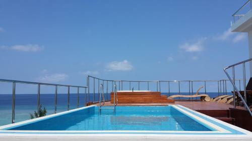 Airport Beach Hotel