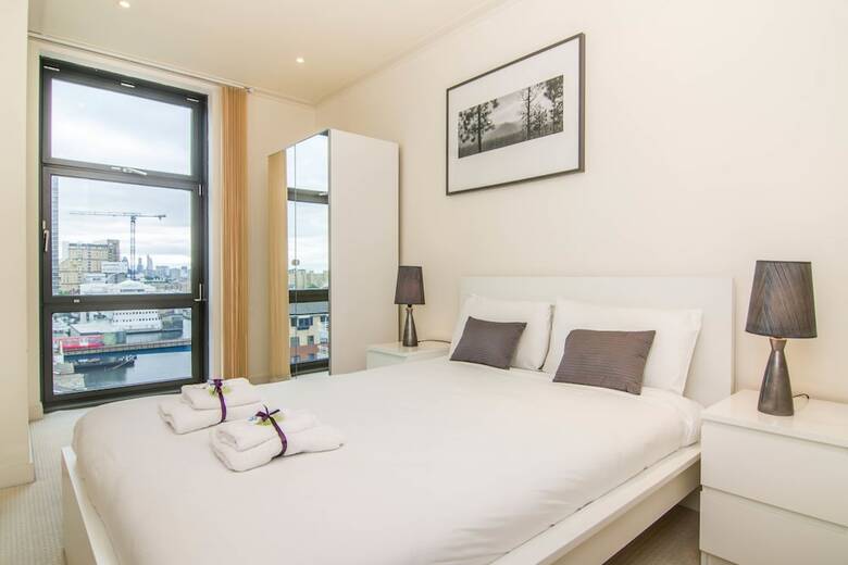 Canary Wharf - Corporate River View Apartments